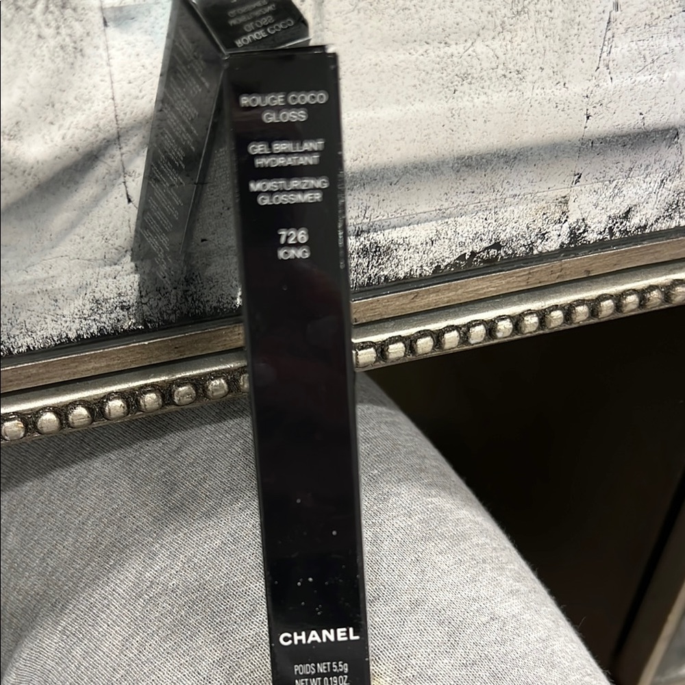 CHANEL Rouge Coco Gloss 726 Icing - Black Packaging